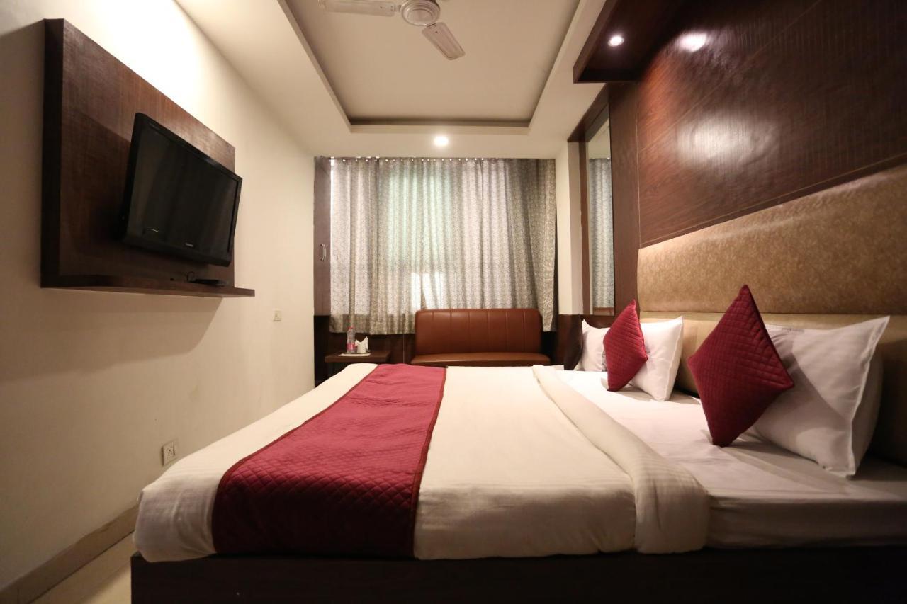 Hotel Grand Urban Luxury Near Delhi Airport 뉴델리 외부 사진